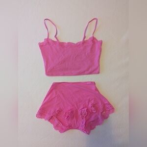 SKIMS - FITS EVERYBODY LACE CAMI & SHORTS (PINK TAFFY)